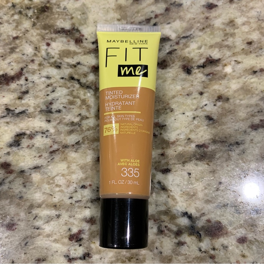 Maybelline New York Fit Me Tinted Moisturizer, Fresh Feel, Natural Coverage 335